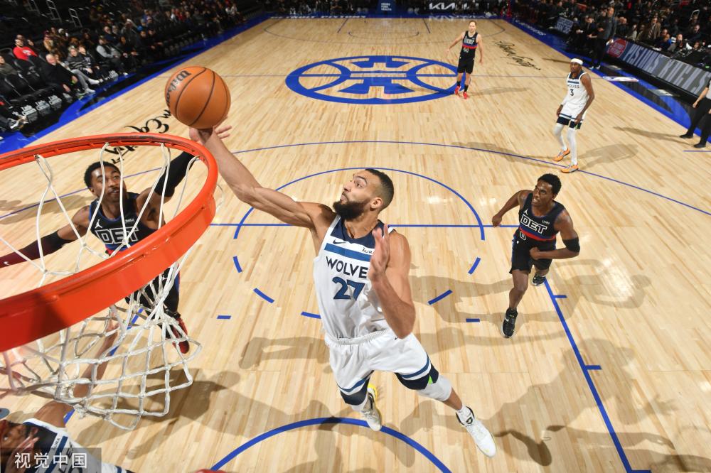 他既要为球 他既要为球